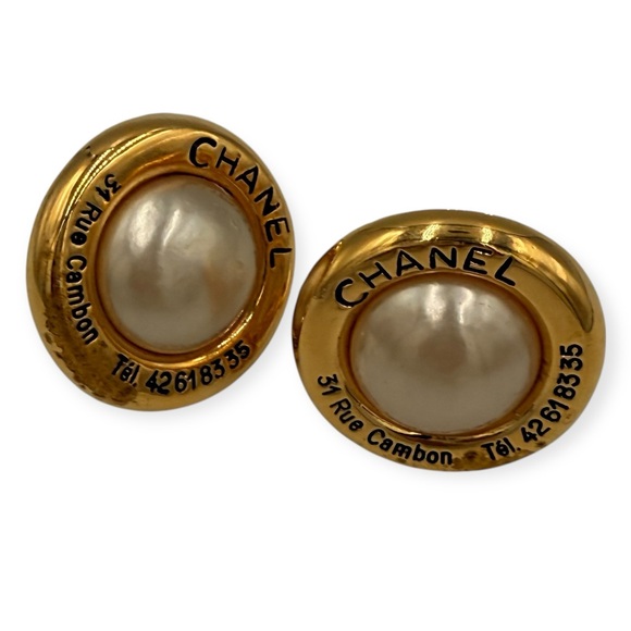 Vintage Chanel Rue Cambon Faux Pearl Clip Earrings - Picture 2 of 10